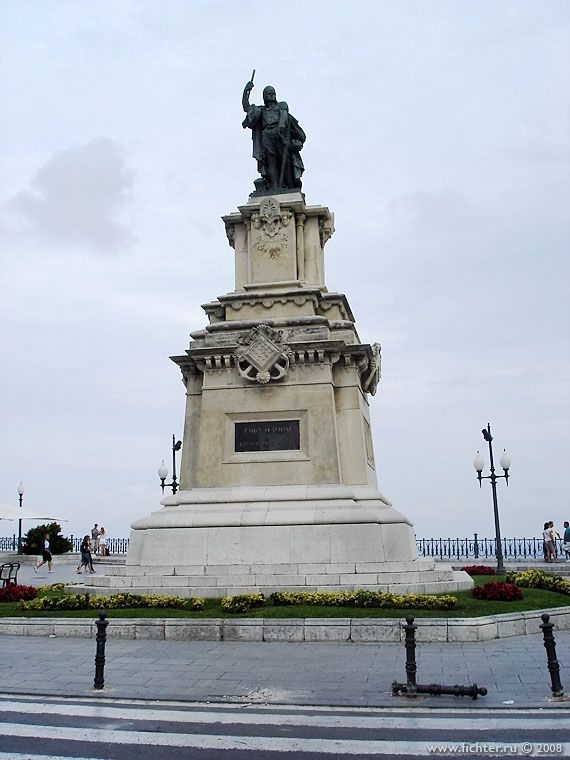 Памятник адмиралу