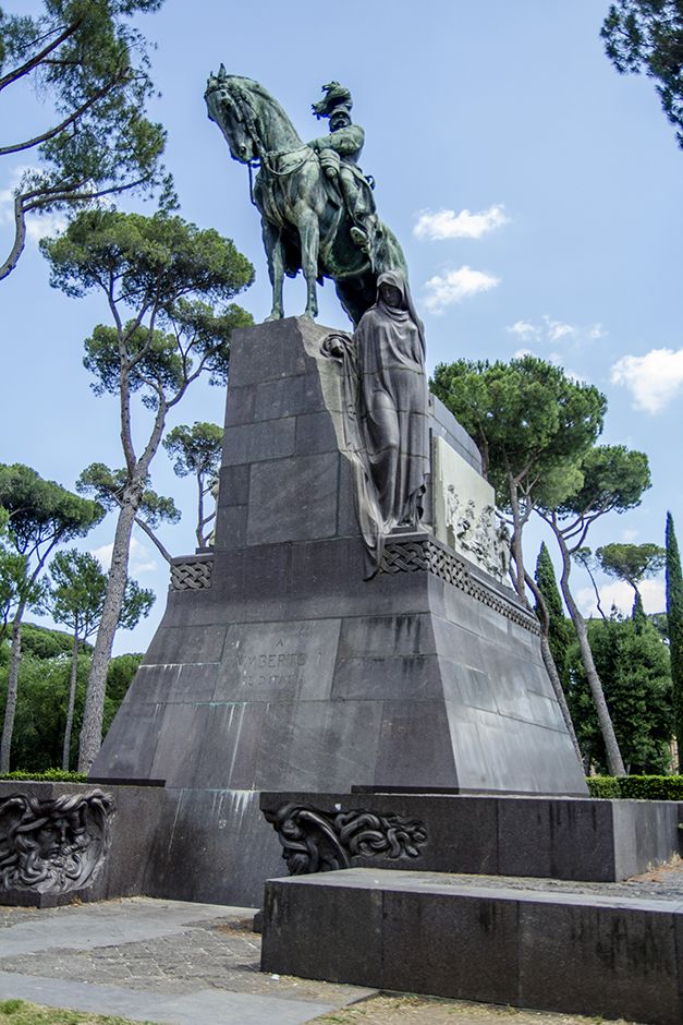 Памятник королю Умберто I