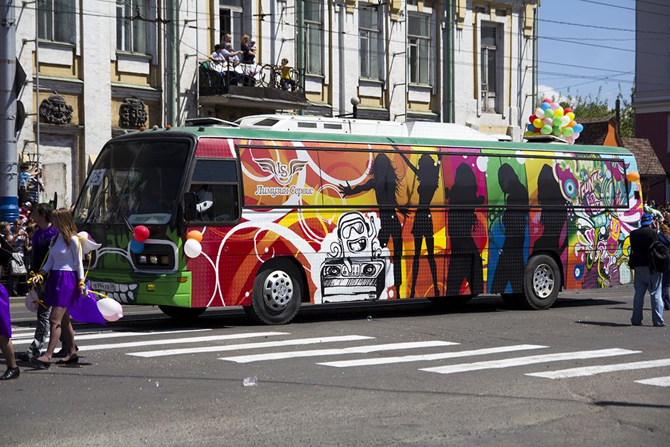 Красочный автобус